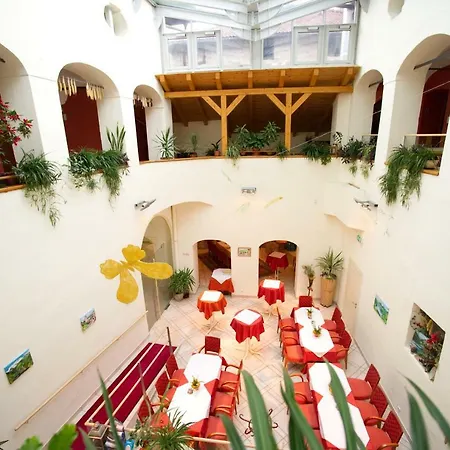 Отель Prunner 3*